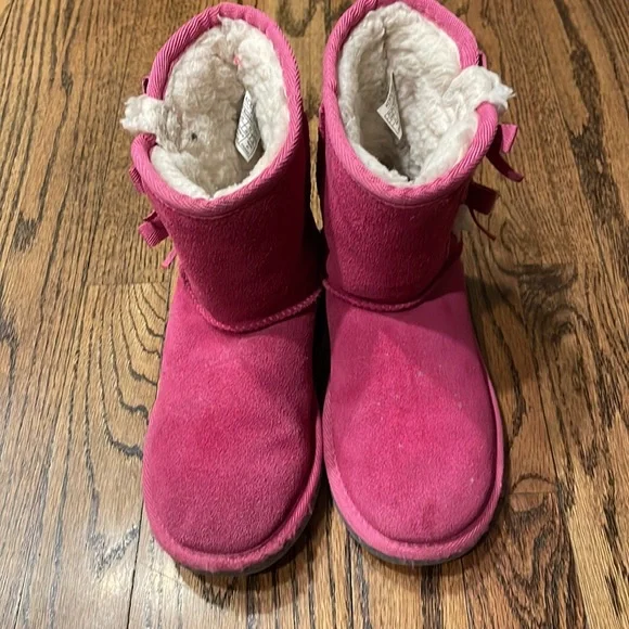 Ugg by Koolaburra pink with bows - Picture 4 of 7